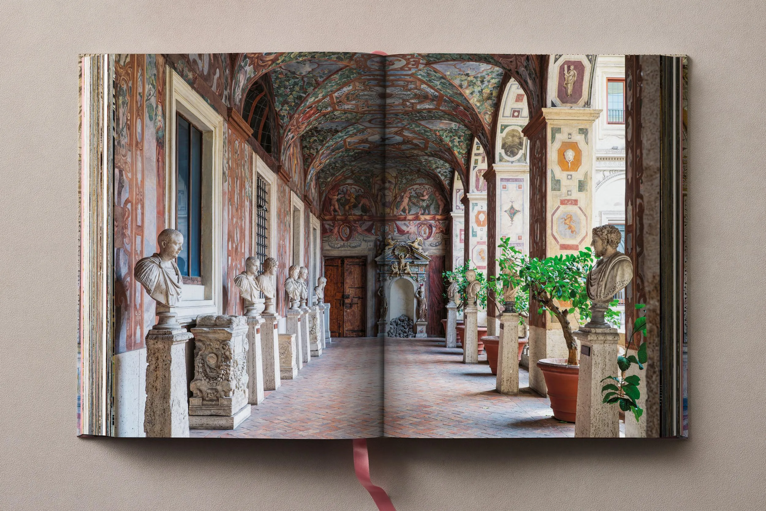 Massimo Listri. Italian Palaces. (EN, FR, DE) - Image 18