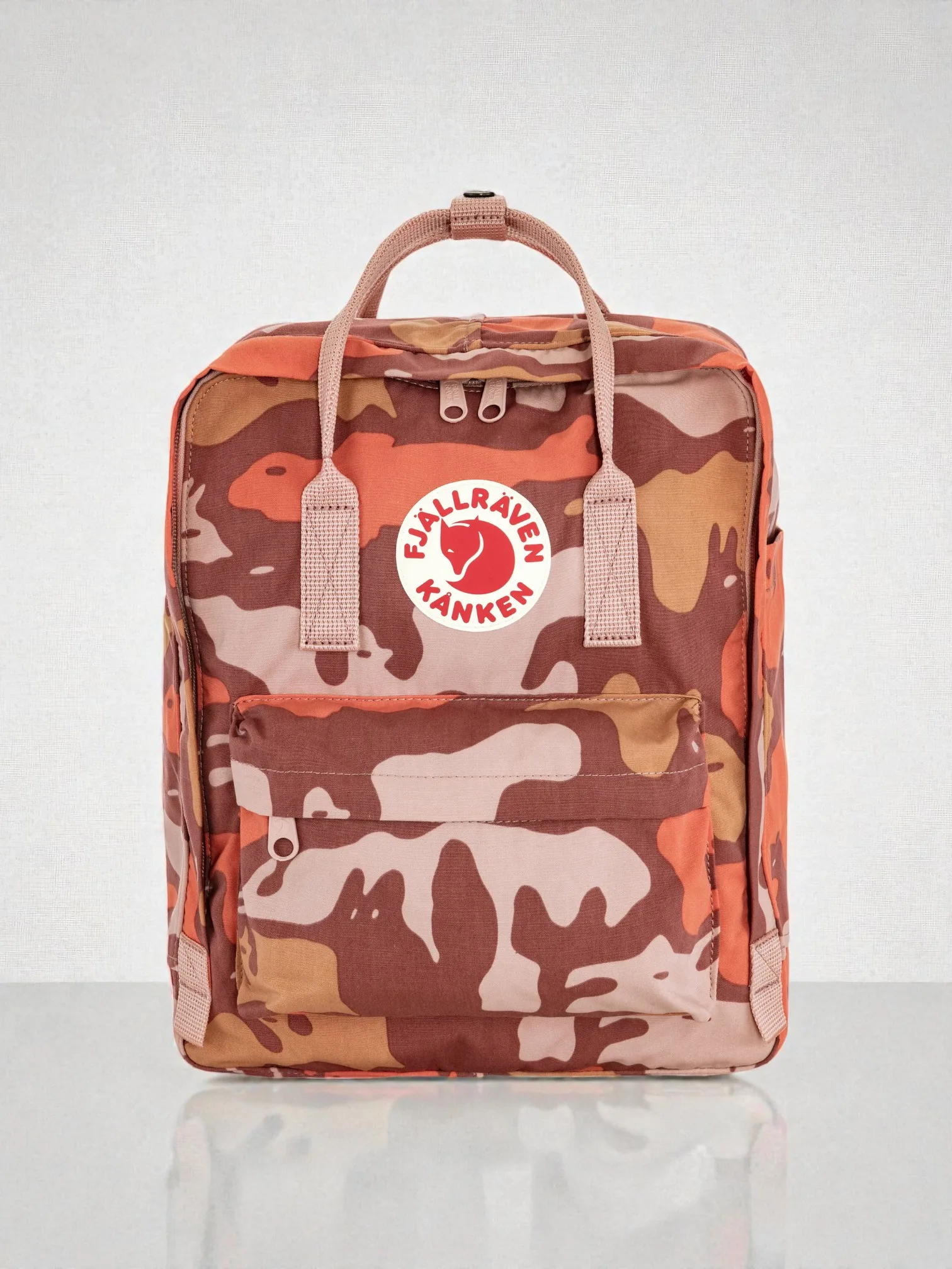 Imagem do produto  Fjallraven Kanken Mochila Graphics Chalk Rose-Hidden Animals