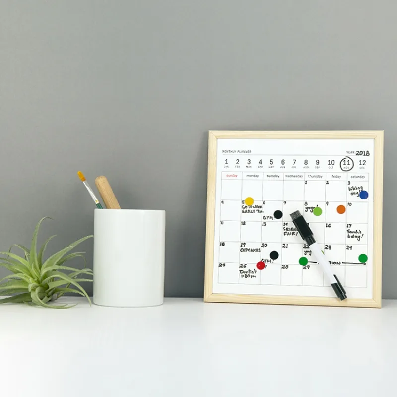Imagem do produto  Kikkerland Mini Quadro Calendário Branco