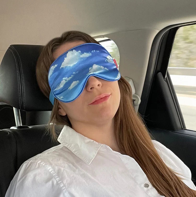 Imagem do produto  Kikkerland Máscara para Dormir Nuvens