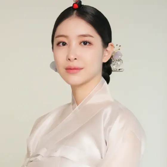 Min Ji Yoo